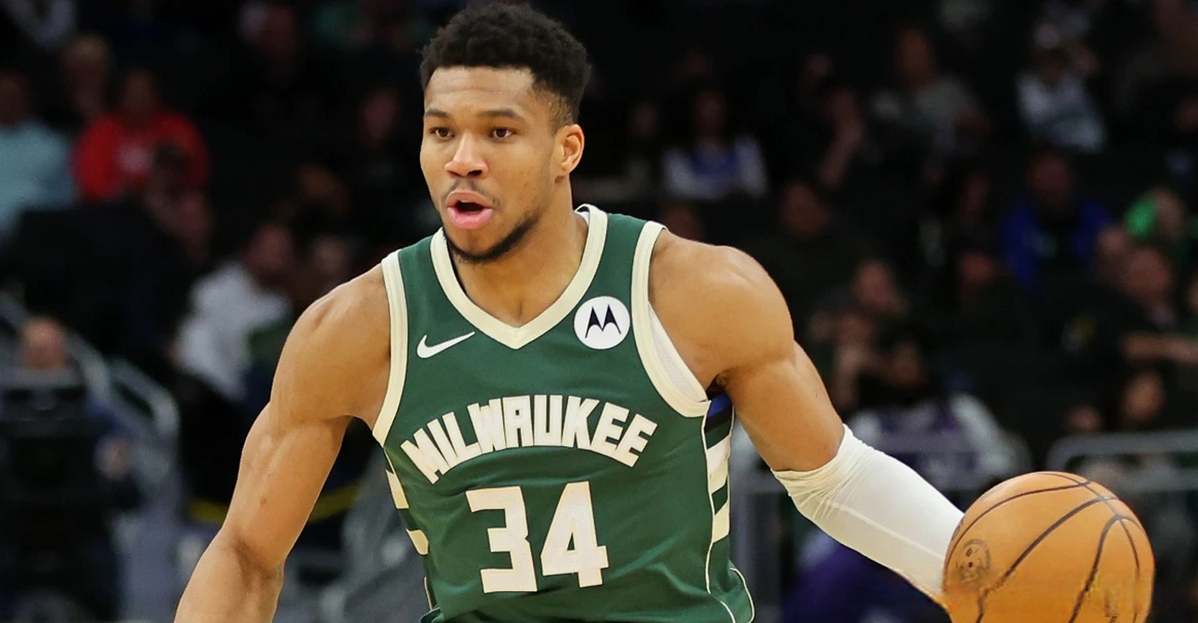 包含字母哥在公牛比赛中高光表现，势不可挡引发热议！的词条